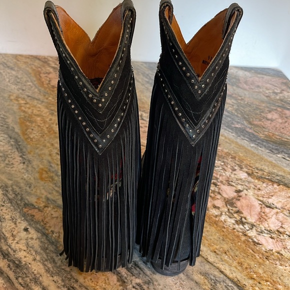 Old Gringo Fringe Boots
Size 9 EUC - Picture 4 of 8